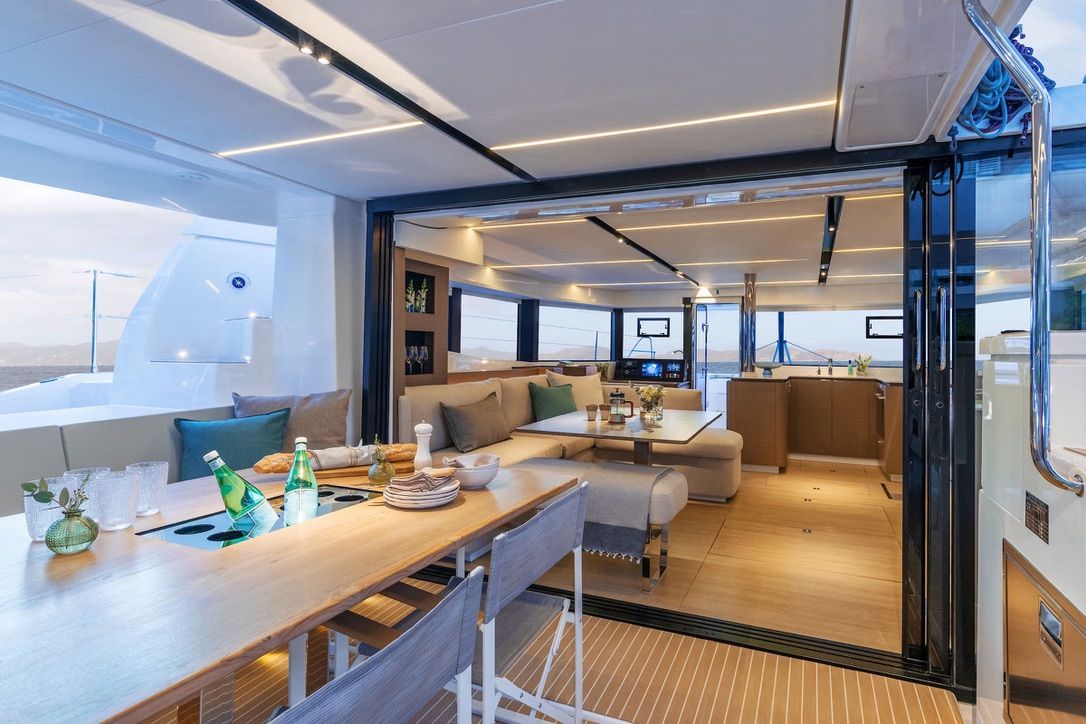 Saloon and cockpit opening as one space