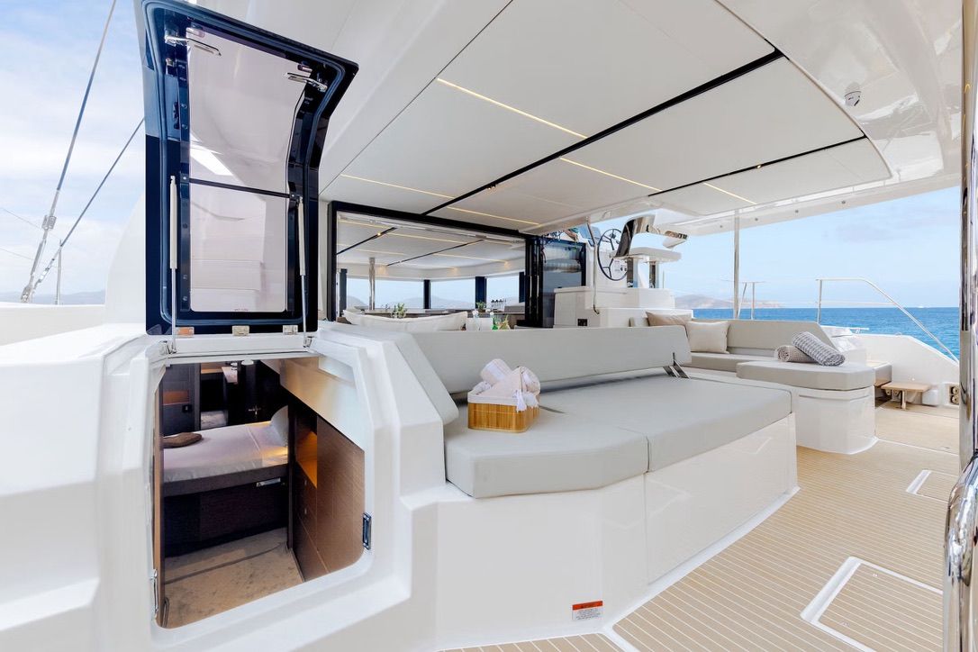 The convertible aft lounge
